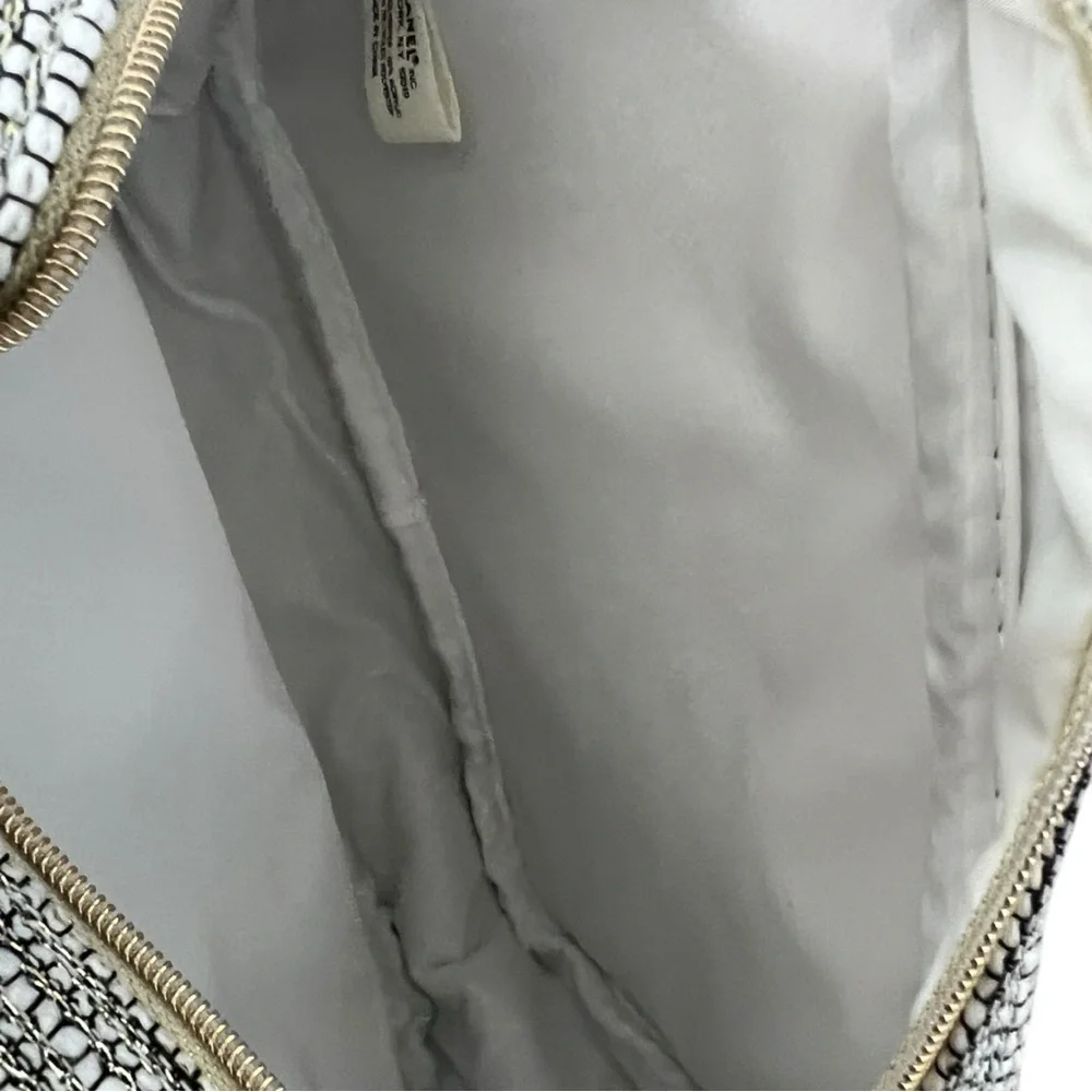 Chanel Black and White Cosmetic Bag with Textured Design - Picture 4 of 12